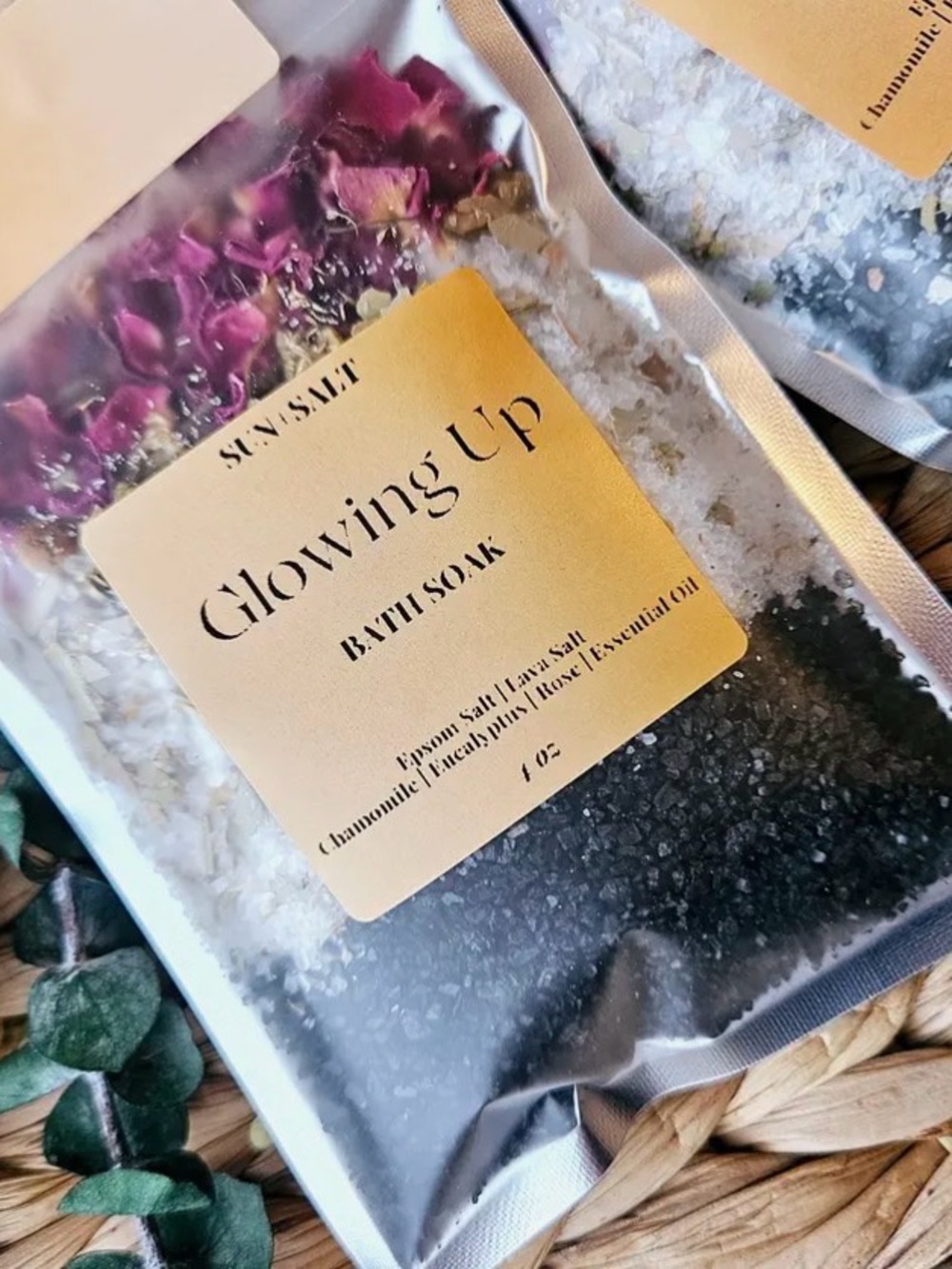 Glowing Up Bath Soak - Black & White Floral Blend